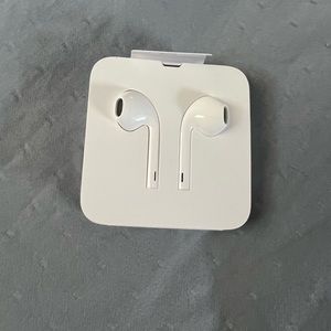 Apple AirPods with lighting connector